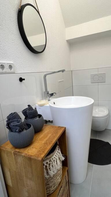 Boho Apartment Mit Aussicht Auf Gartenoase Naehe Duesseldorf Крефелд Екстериор снимка
